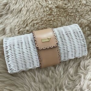NWOT Vineyard Vines white wicker clutch